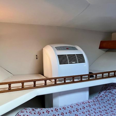 Cozy Private Two Rooms Yacht In Barcelona With Free Parking 圣阿德里安-德贝索斯 外观 照片