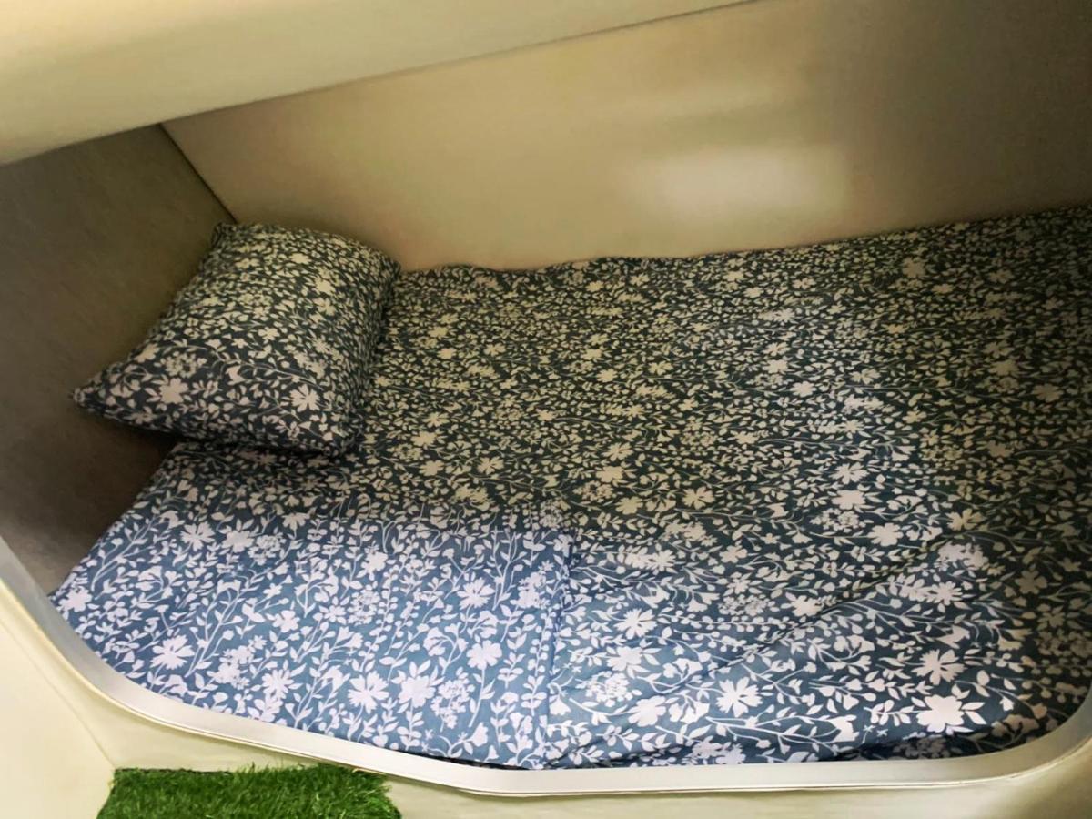 Cozy Private Two Rooms Yacht In Barcelona With Free Parking 圣阿德里安-德贝索斯 外观 照片