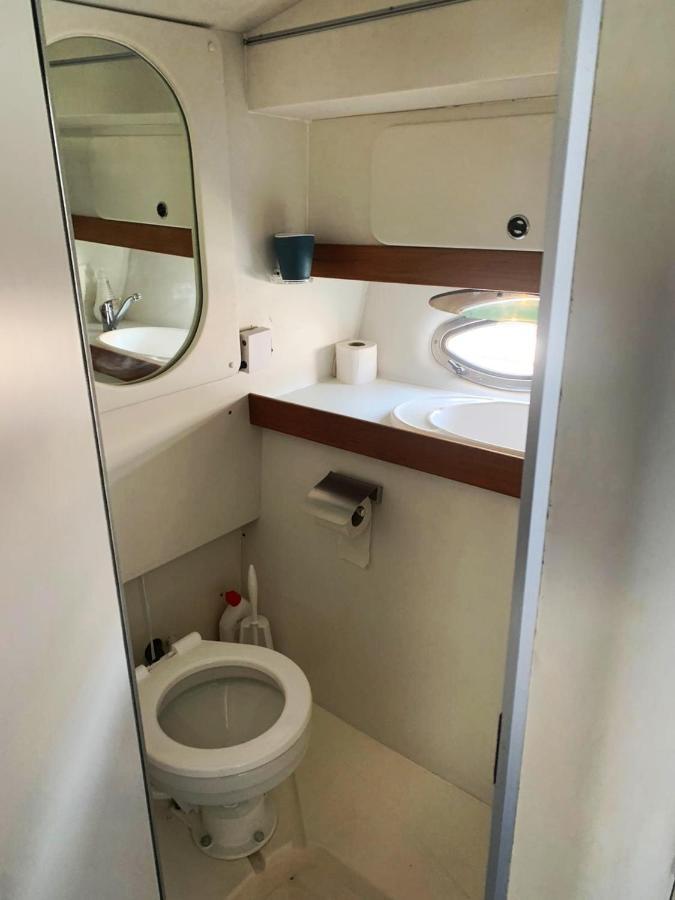 Cozy Private Two Rooms Yacht In Barcelona With Free Parking 圣阿德里安-德贝索斯 外观 照片