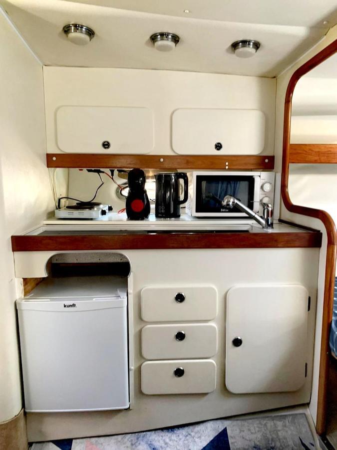 Cozy Private Two Rooms Yacht In Barcelona With Free Parking 圣阿德里安-德贝索斯 外观 照片